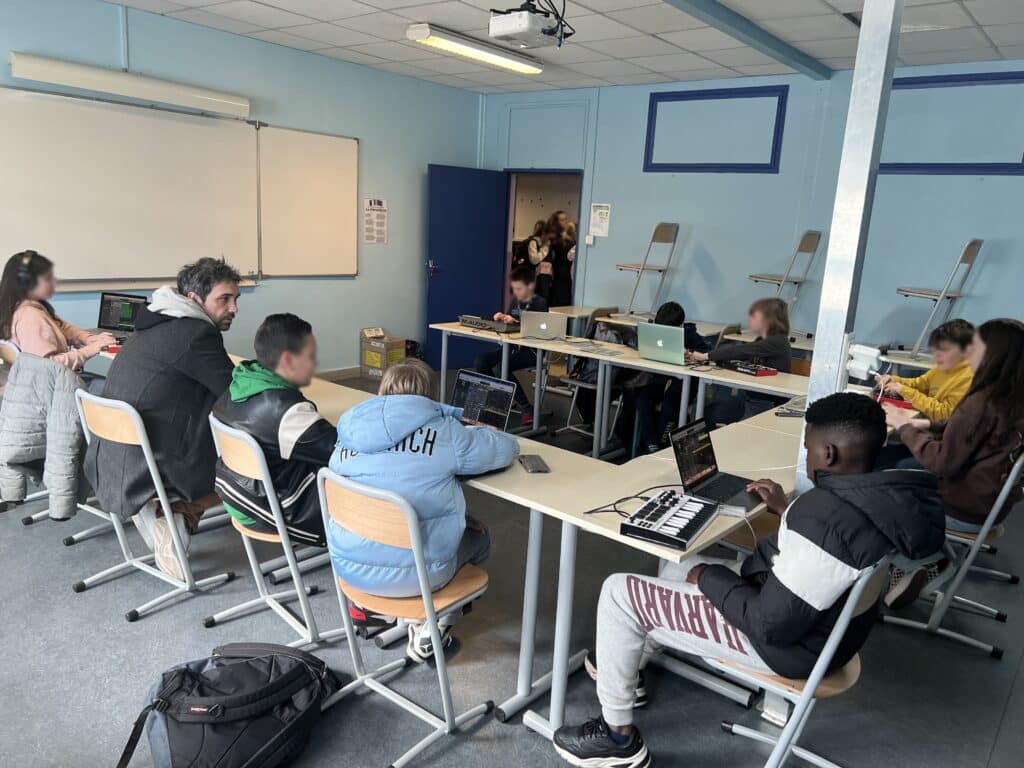 Initier un adolescent à la création musicale numérique : enjeux pédagogiques et premiers pas concrets